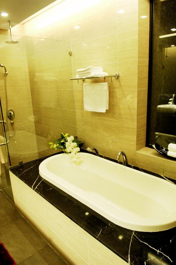 Dolphin Plaza Hanoi Bagian luar foto
